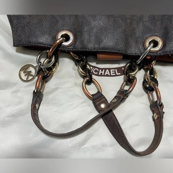 Micheal Kors Signature Tote - Picture 5 of 14